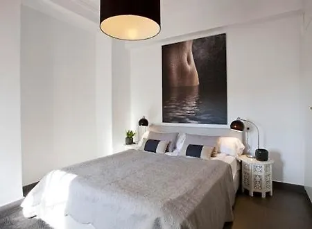 Ayuntamiento Apartment *