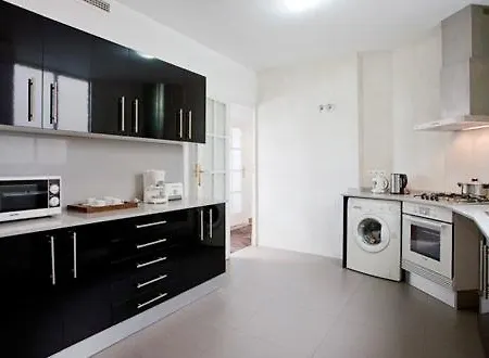 Ayuntamiento Apartment *